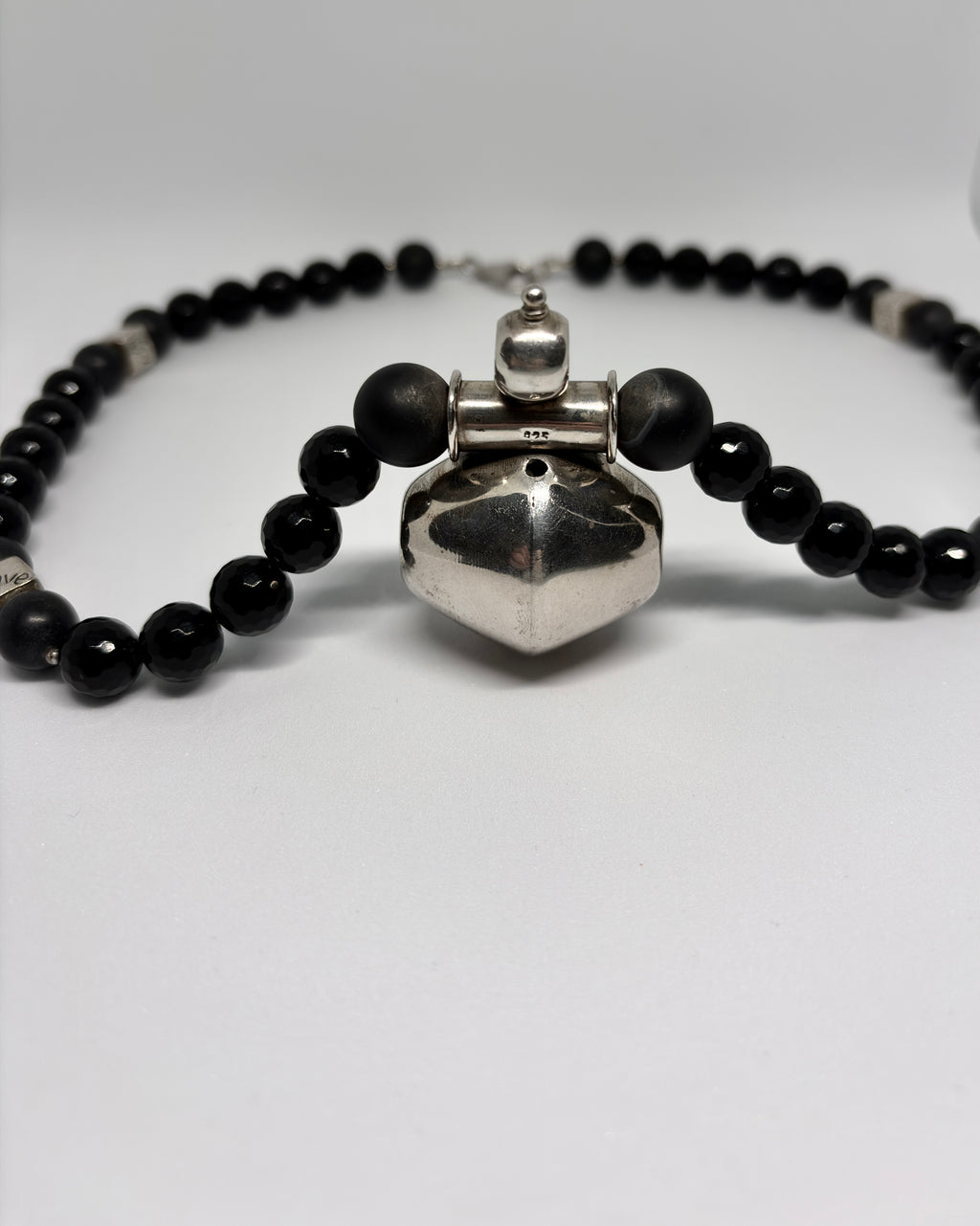 Collana in onice con pendente