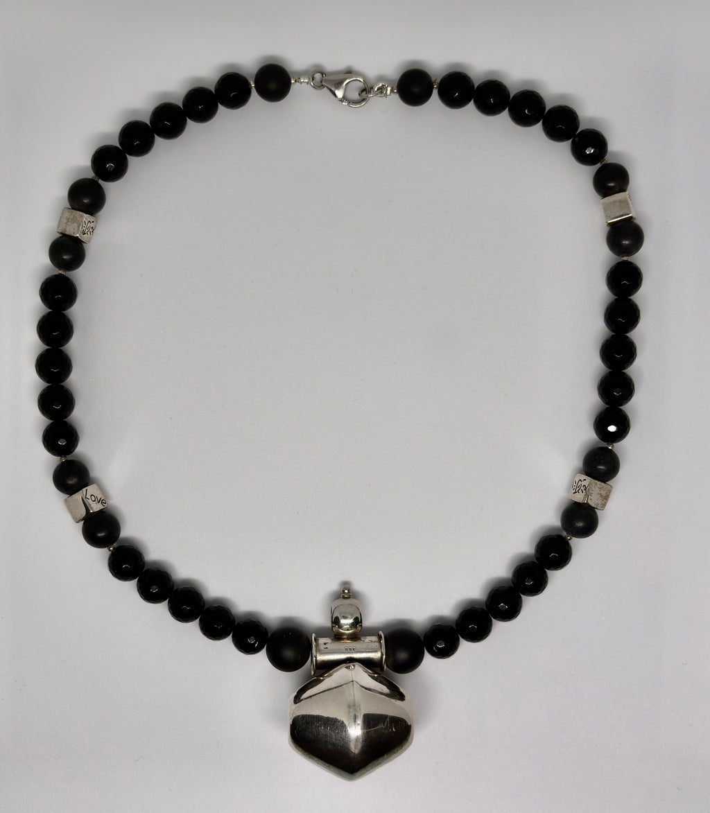 Collana in onice con pendente